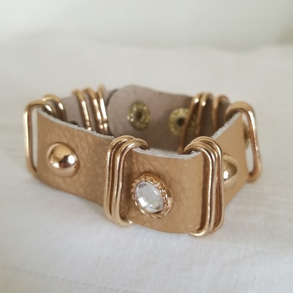 Guang Tong Tan Leather Rhinestone Gold Bead Bracelet